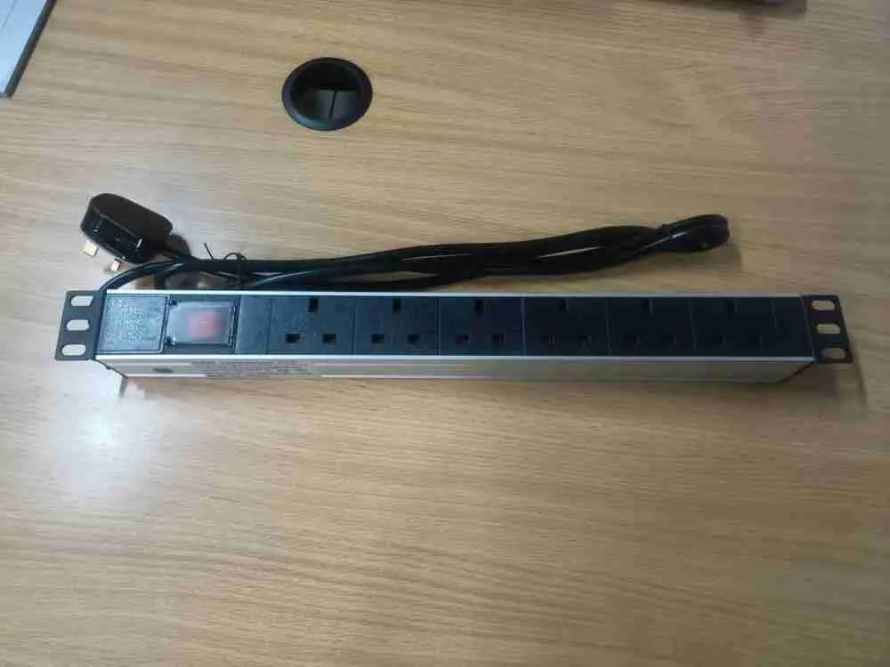 6 Way UK Type PDU - NPD-06/B