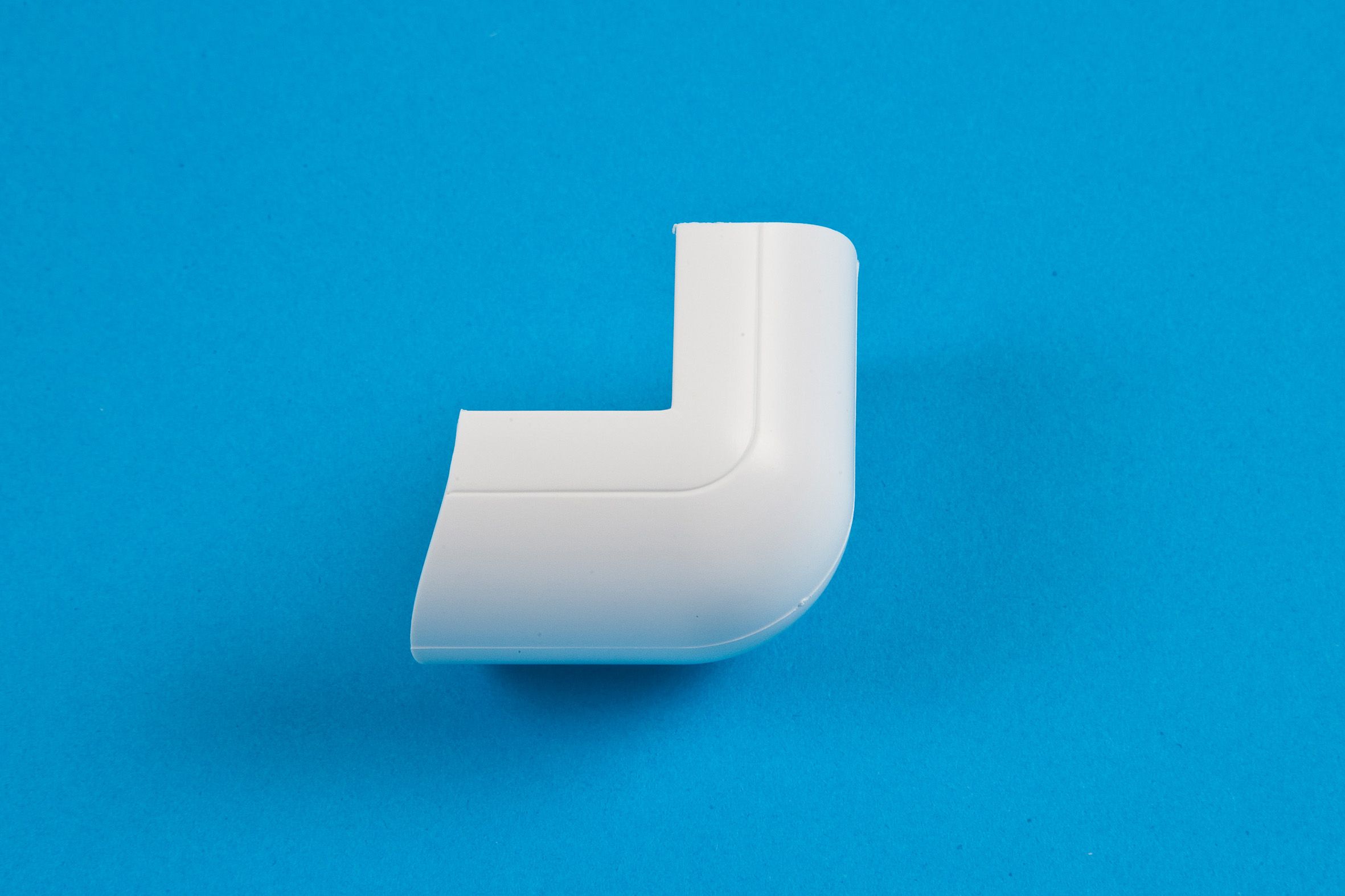 FLEB3015W 30x15mm Mini 1/2-Circle Trunking External Bend Clip-Over